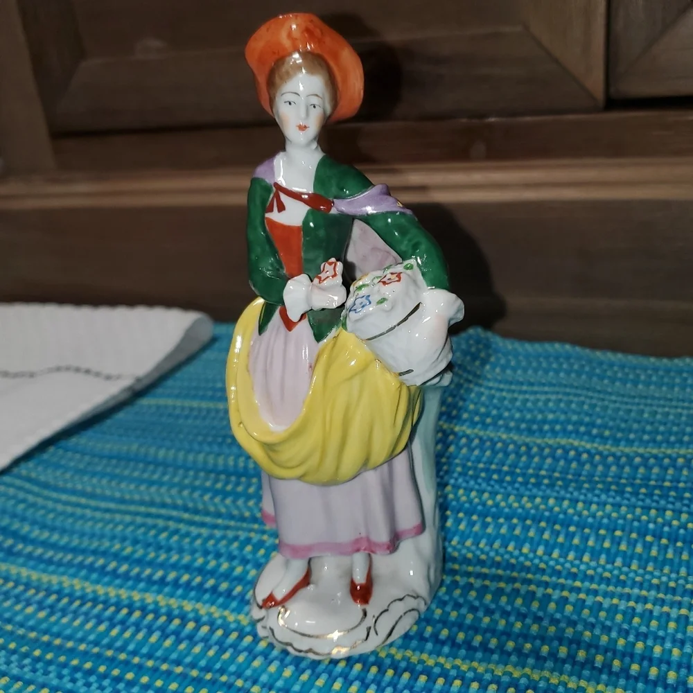 Vintage Porcelain Lady with Flower Basket - Picture 3 of 8